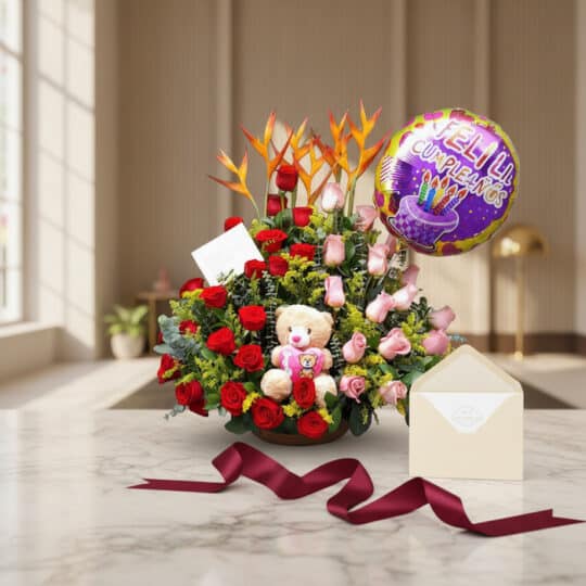 Arreglo floral exótico con rosas rojas y rosadas, aves del paraíso, peluche, globo de cumpleaños, tarjeta y cinta de satén en