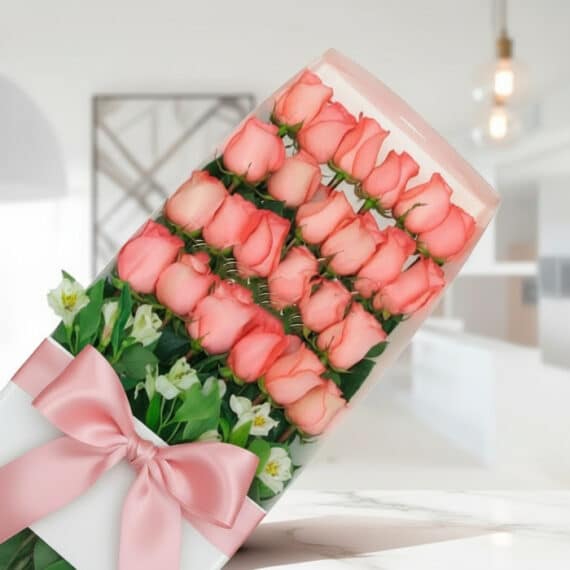 Caja de 24 Rosas Rosadas: El Regalo Perfecto para Sorprender Caja de 24 rosas rosadas frescas con moño de seda rosa, dispuestas elegantemente en un fondo luminoso y moderno, ideal para e